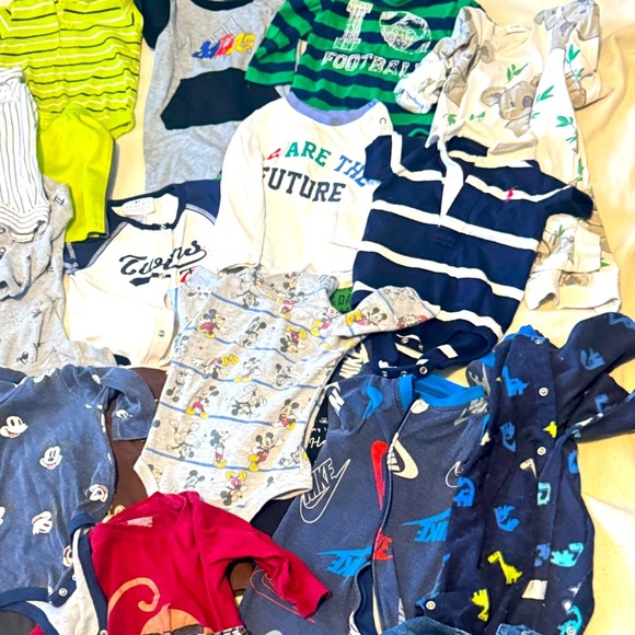 Bundle of shirt, short, onsie 27 boys' clothing 6-9 months for infants/baby - Picture 1 of 12